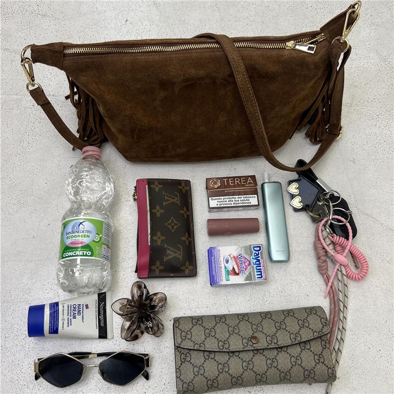 borsa mezzaluna con frange west